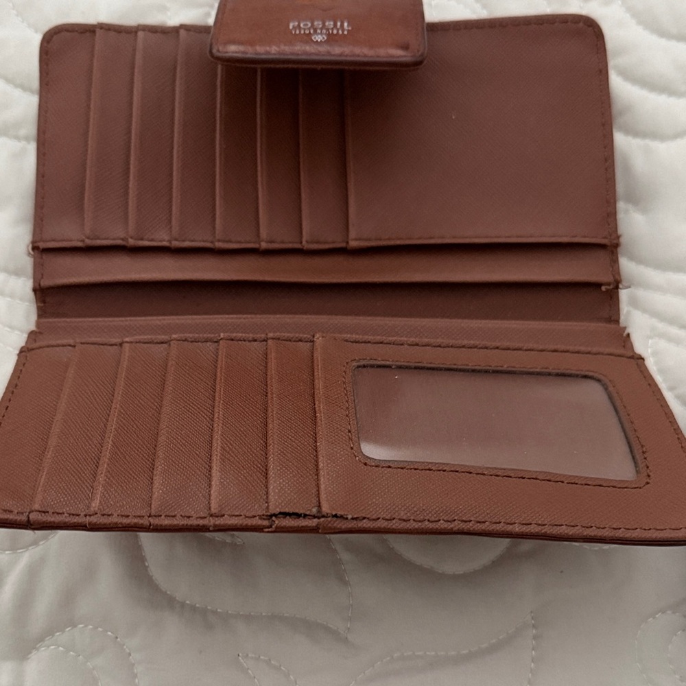 Elegant Brown Leather Tote Bag - Picture 10 of 12